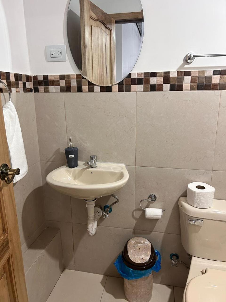 ホテル Casa Con Piscina Privada マンタ エクステリア 写真